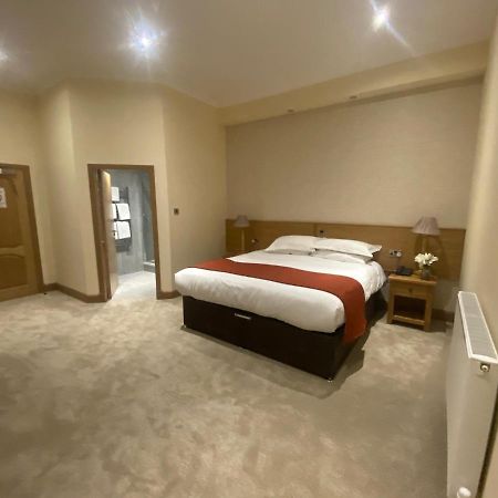 The City Hotel دنفرملاين المظهر الخارجي الصورة