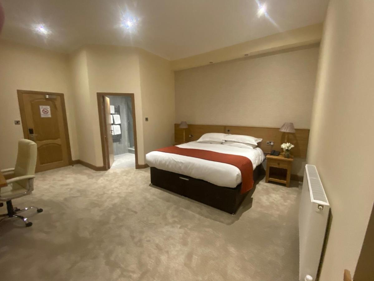 The City Hotel دنفرملاين المظهر الخارجي الصورة