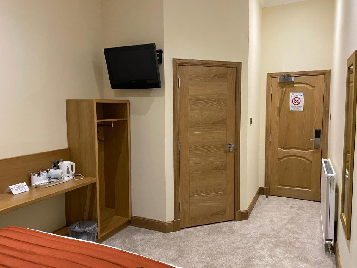 The City Hotel دنفرملاين المظهر الخارجي الصورة