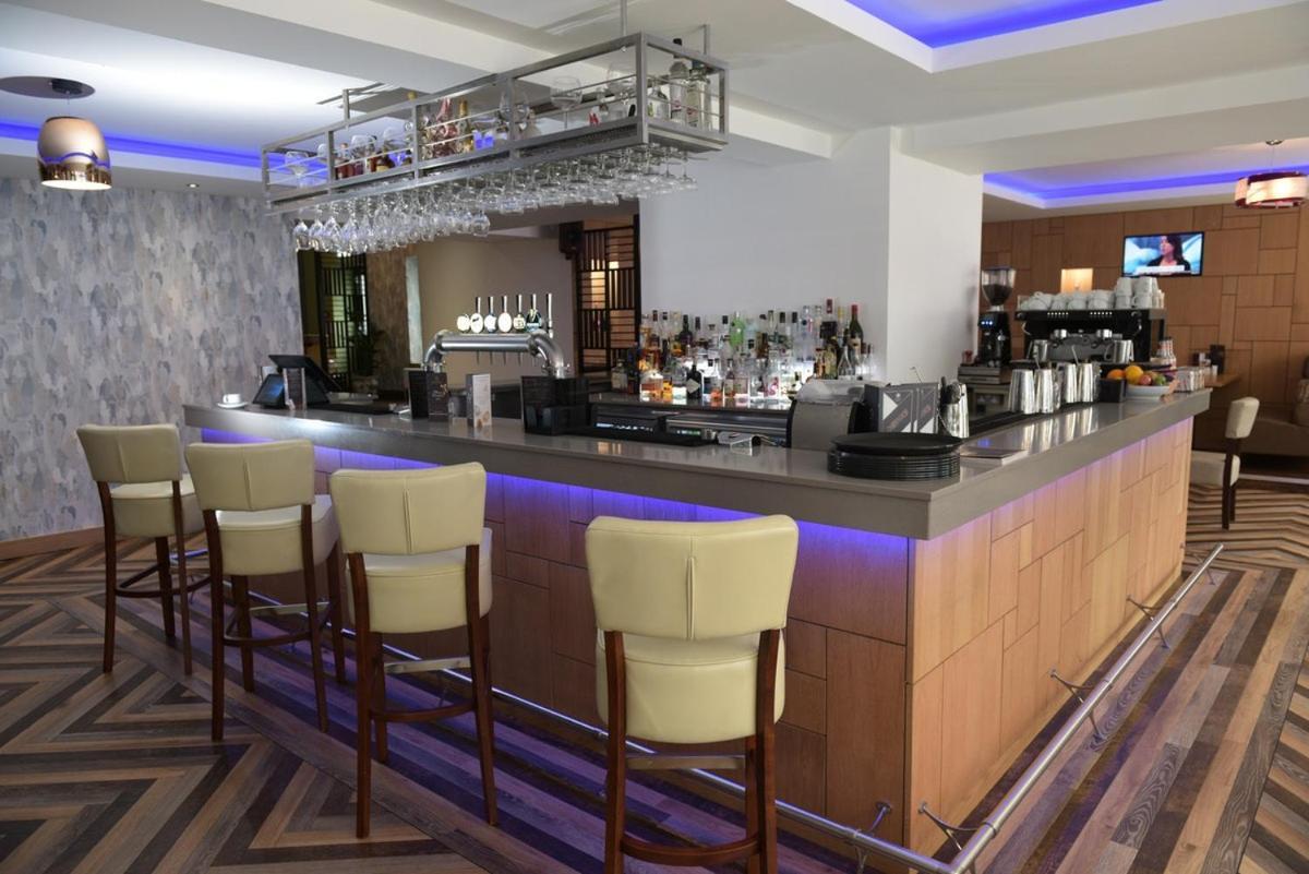The City Hotel دنفرملاين المظهر الخارجي الصورة
